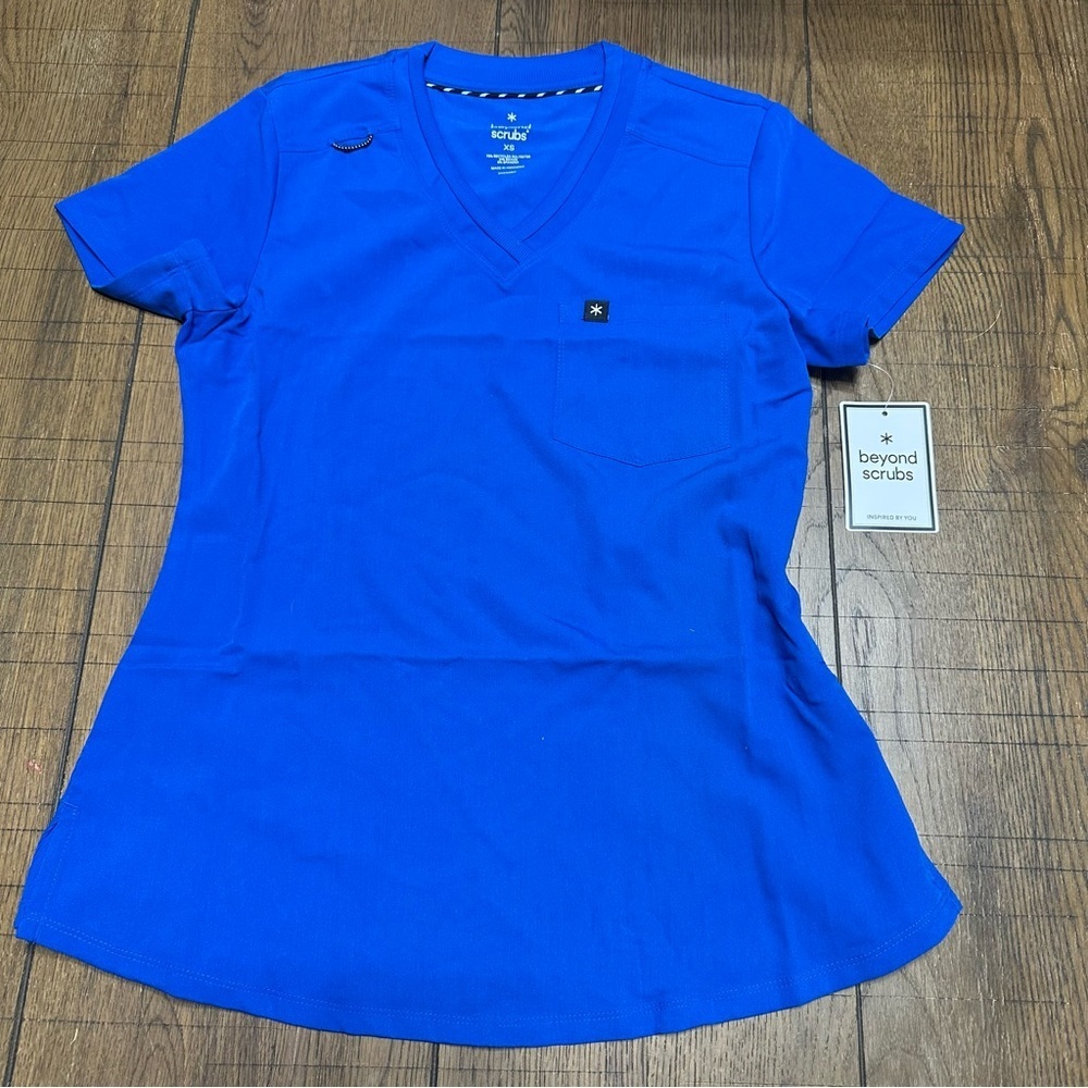 Beyond Scrubs Women's Royal Blue V-Neck NWT XS